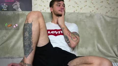 Snapshot of johnstoneisland chatting on 12.04.25 John online show from 12.04.25