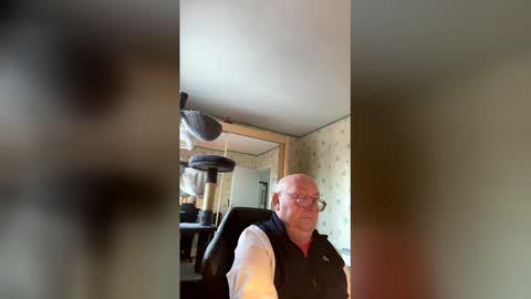 Snapshot of jojo60000529566 chatting on 12.17.25 jojo60000529566 online show from 12.17.25