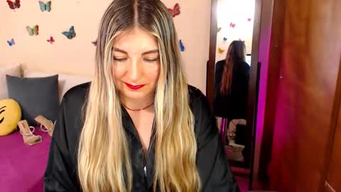 Jolie Mature online show from 12.18.25