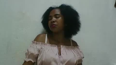 Snapshot of joliedonnue chatting on 12.04.25 joliedonnue online show from 12.04.25