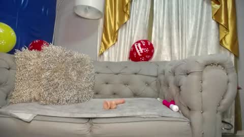 Snapshot of jolieduvalle chatting on 06.19.26 Jolie online show from 06.19.26