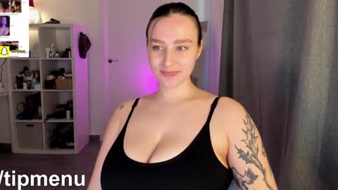 Snapshot of joliejoy chatting on 12.20.25 Jolie My snapchat got deleted. If you were subscribed dm me my former username or scroll down and click on snapchat media online show from 12.20.25