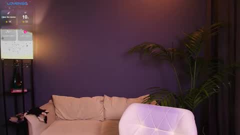 Snapshot of jolly_bean chatting on 10.30.25 Polly online show from 10.30.25