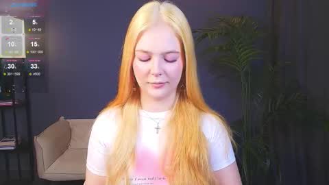 Snapshot of jolly_bean chatting on 11.21.25 Polly online show from 11.21.25