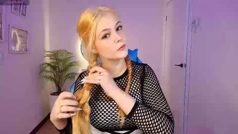 Snapshot of jolly_bean chatting on 11.23.25 Polly online show from 11.23.25