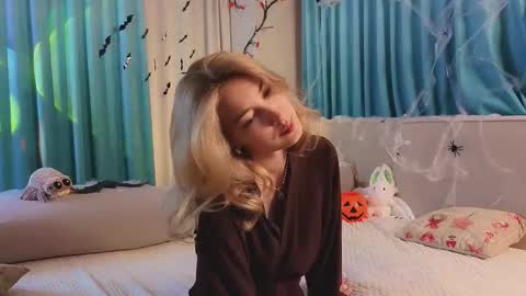 Viola online show from 10.30.25