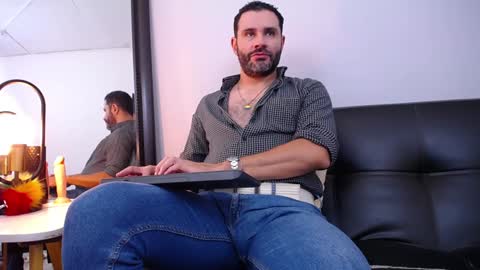 Snapshot of jonas_beard1 chatting on 12.10.24 JONAS BEARD online show from 12.10.24
