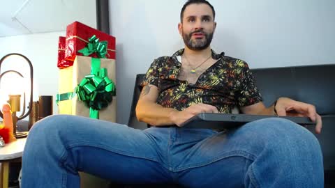 Snapshot of jonas_beard1 chatting on 12.30.24 JONAS BEARD online show from 12.30.24
