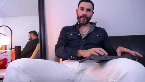 Snapshot of jonas_beard1 chatting on 01.04.25 JONAS BEARD online show from 01.04.25