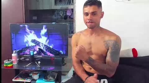 Snapshot of jonesjoness15 chatting on 11.03.25 jonesjoness15 online show from 11.03.25