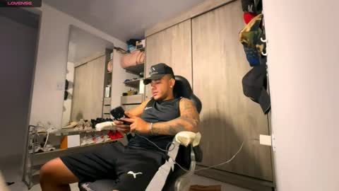 Snapshot of jordylatin202 chatting on 11.08.25 DAVID online show from 11.08.25