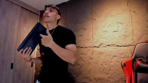 Snapshot of joseph__boy chatting on 03.08.25 JOSEPH online show from 03.08.25