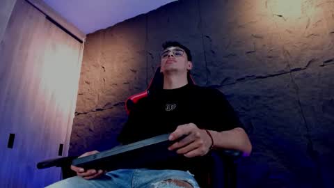 Snapshot of joseph__boy chatting on 11.21.25 JOSEPH online show from 11.21.25