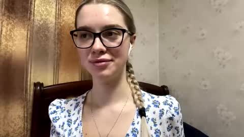 Snapshot of josephstahnke chatting on 11.26.25 Anessa online show from 11.26.25