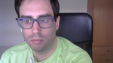 Snapshot of josevd chatting on 09.19.25 Jose online show from 09.19.25