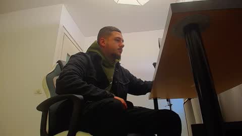 Snapshot of joshknights chatting on 10.03.25 JoshKnight online show from 10.03.25