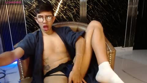 Snapshot of joshua_saenz_ chatting on 04.11.26 joshua_saenz_ online show from 04.11.26