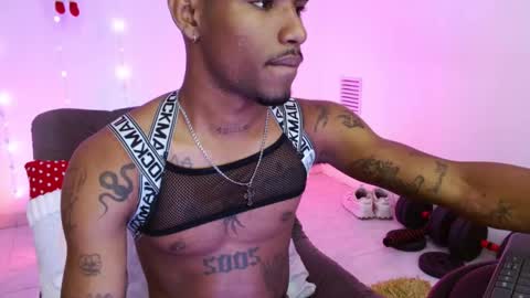 Snapshot of josua_bigcock chatting on 12.04.25 Josua online show from 12.04.25