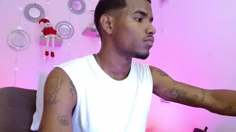 Snapshot of josua_bigcock chatting on 12.05.25 Josua online show from 12.05.25