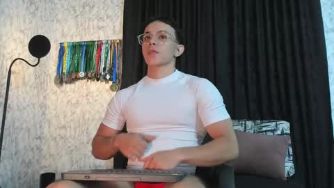 Snapshot of joulianogreco1 chatting on 02.12.25 Im Jouliano online show from 02.12.25