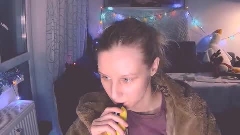 Snapshot of joy_keys chatting on 12.18.24 joy_keys online show from 12.18.24