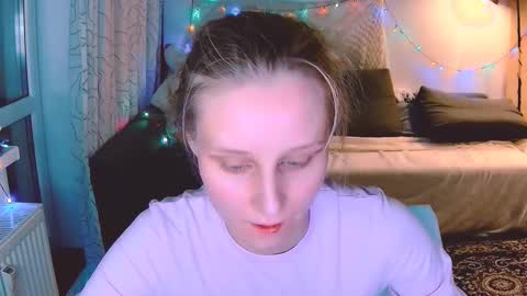 Snapshot of joy_keys chatting on 12.21.24 joy_keys online show from 12.21.24