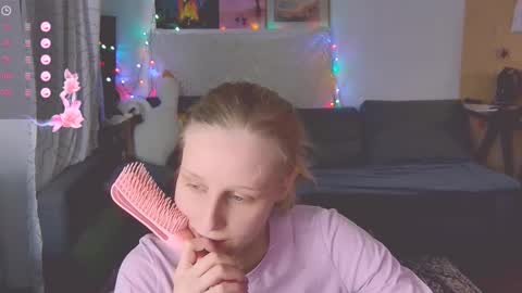 Snapshot of joy_keys chatting on 03.04.25 joy_keys online show from 03.04.25