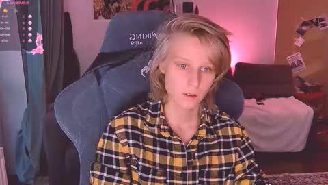 Snapshot of joy_keys chatting on 10.22.25 joy_keys online show from 10.22.25