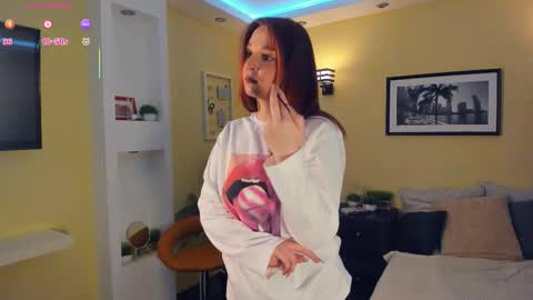 Snapshot of joyce_energy chatting on 12.14.25 Joyce online show from 12.14.25