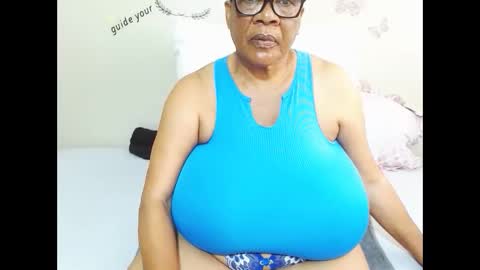 Snapshot of joycemando chatting on 09.30.25 DairyQueen online show from 09.30.25