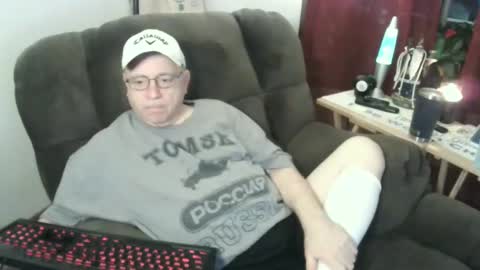 Snapshot of jpmel99 chatting on 01.04.25 jpmel99 online show from 01.04.25