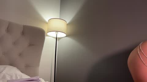 Jennie and Sophia online show from 12.26.24