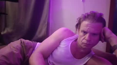 Snapshot of jthesleepy100k chatting on 11.18.25 jthesleepy100k online show from 11.18.25