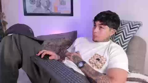 Snapshot of juan_alvarez18 chatting on 09.27.25 juan_alvarez18 online show from 09.27.25