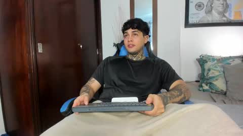 Snapshot of juan_alvarez18 chatting on 11.13.25 juan_alvarez18 online show from 11.13.25