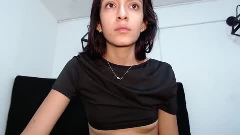 Snapshot of juan_and_luciana chatting on 10.23.25 online show from 10.23.25