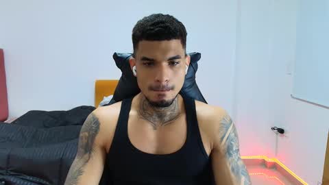 juan_gomez_1 online show from 11.26.25