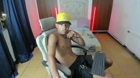 Snapshot of juan_mhata chatting on 05.13.26 Juan Mhata online show from 05.13.26