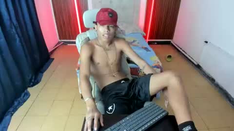 Snapshot of juan_mhata chatting on 06.19.26 Juan Mhata online show from 06.19.26