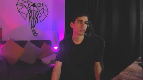 Juan Posada online show from 02.04.26