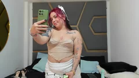 Juana Valkiria online show from 06.25.26