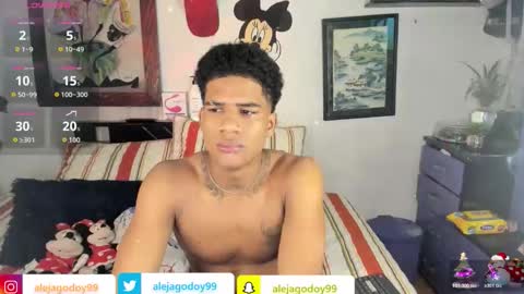 Snapshot of juanbigcock21cm chatting on 11.21.25 juan jose online show from 11.21.25