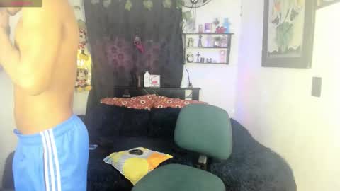 Snapshot of juanbigcock21cm chatting on 12.01.25 juan jose online show from 12.01.25