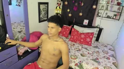 Snapshot of juanbigcock21cm chatting on 12.17.25 juan jose online show from 12.17.25