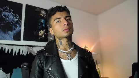 Snapshot of juancamilo_66 chatting on 01.04.25 Juan online show from 01.04.25