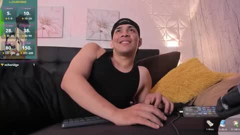 Snapshot of juandiamonds chatting on 10.26.25 Juan David online show from 10.26.25