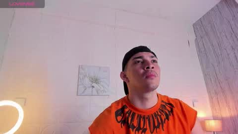 Snapshot of juandiamonds chatting on 11.18.25 Juan David online show from 11.18.25