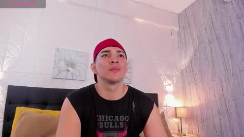 Snapshot of juandiamonds chatting on 11.21.25 Juan David online show from 11.21.25