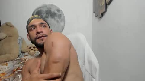 Snapshot of juanes_aristi chatting on 03.12.26 Juanes online show from 03.12.26