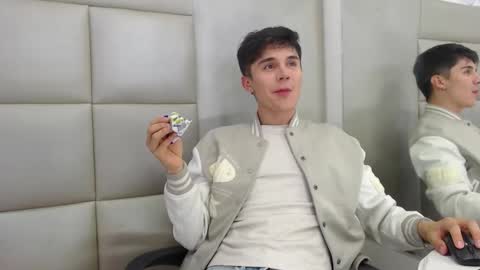 Snapshot of juangomm chatting on 12.15.25 JuanGomm online show from 12.15.25